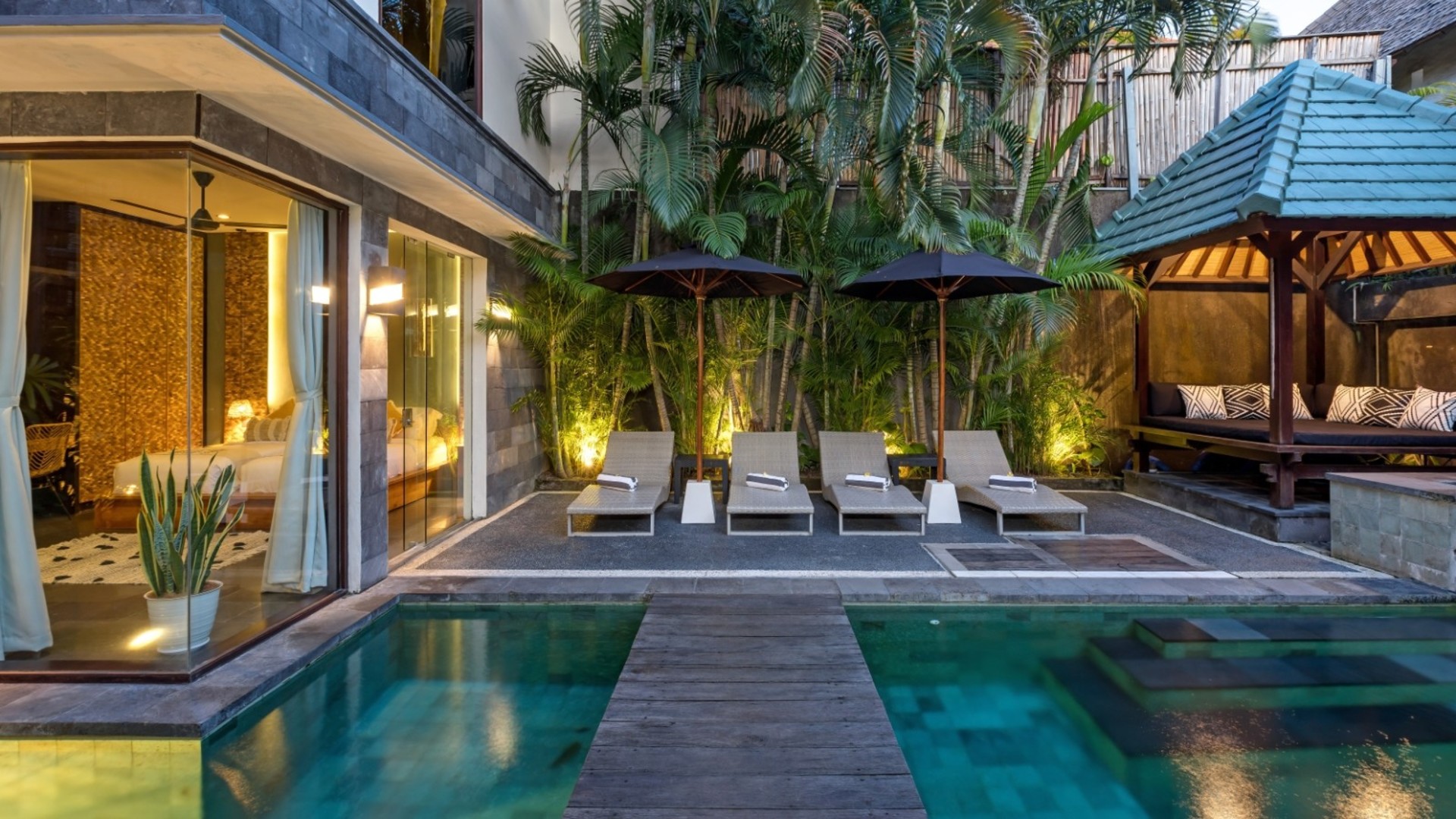 Mieten Sie eine Luxusvilla auf Bali in Strandnähe, Bali Villa 2024