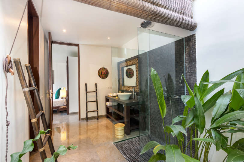 Wunderschöne 5-Sterne-Ferienvilla in erstklassiger Lage in Seminyak. Buchen Sie frühzeitig, um Ihre Daten zu sichern, Villa Bali 2026