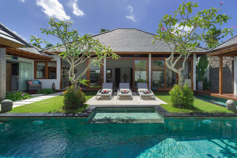Stellen Sie sich vor, Ihre Familie mietet eine luxuriöse Ferienvilla in der Nähe der Hauptattraktionen von Seminyak, Villa Bali 2043, Seminyak, Indonesia