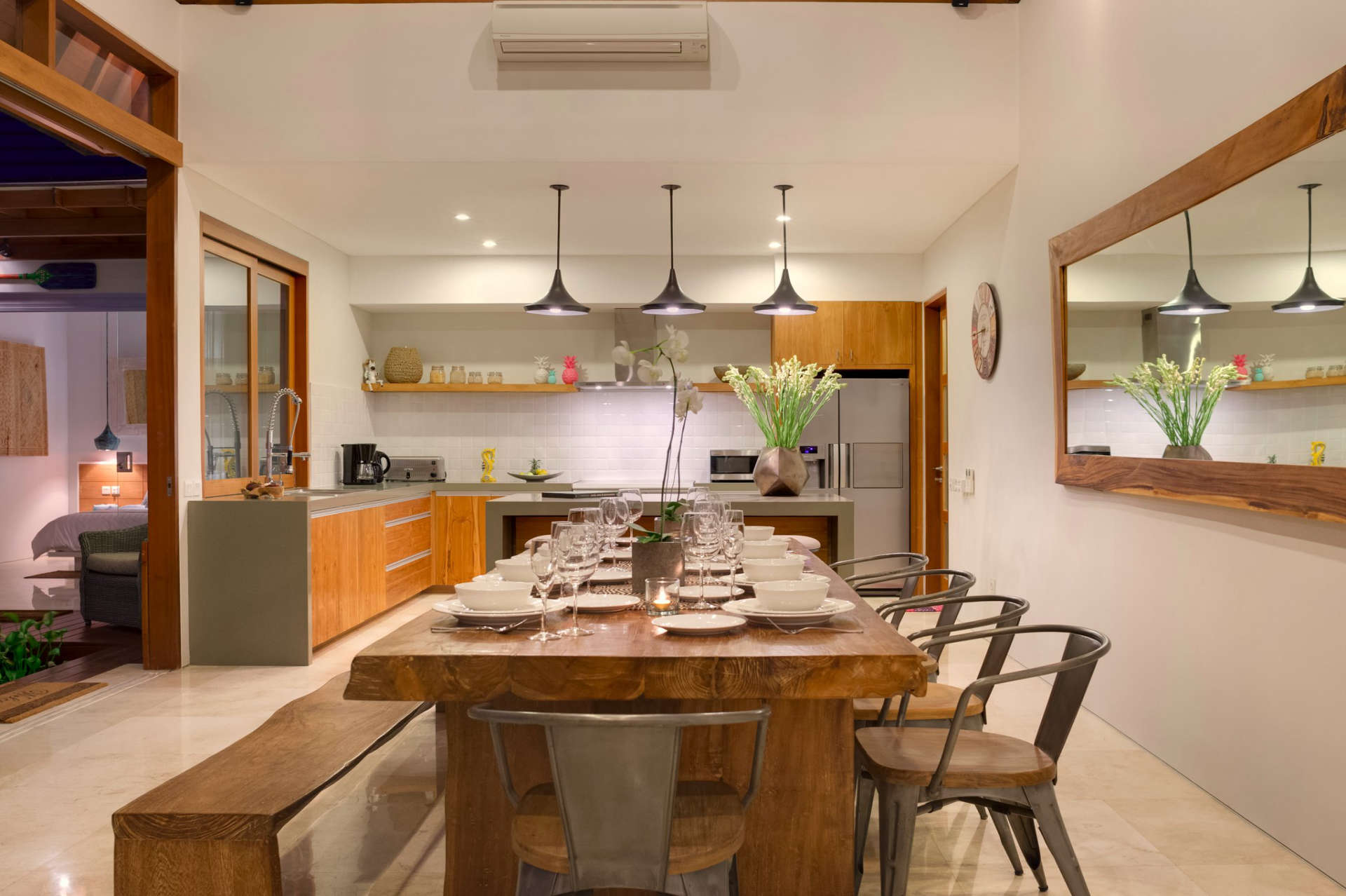 Stellen Sie sich vor, Ihre Familie mietet eine luxuriöse Ferienvilla in der Nähe der Hauptattraktionen von Seminyak, Villa Bali 2043