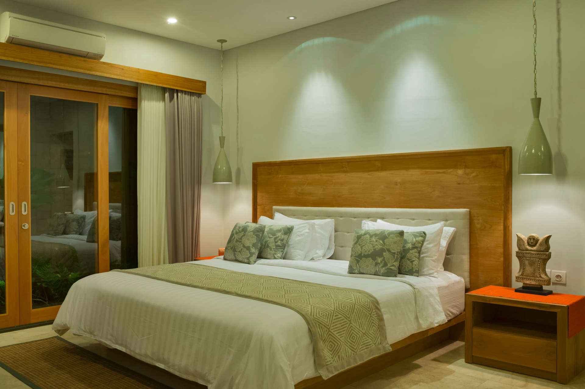 Stellen Sie sich vor, Ihre Familie mietet eine luxuriöse Ferienvilla in der Nähe der Hauptattraktionen von Seminyak, Villa Bali 2043