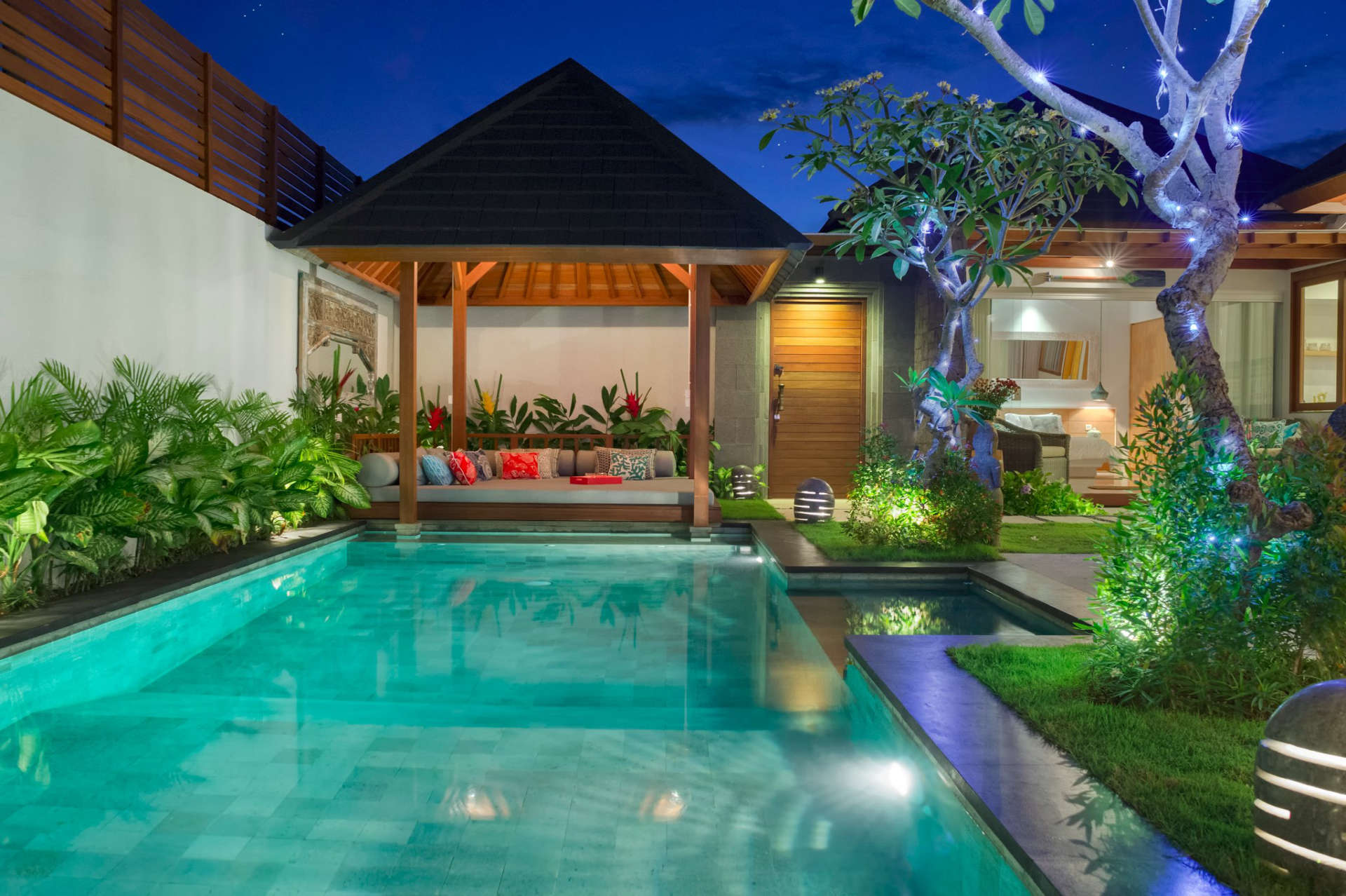 Stellen Sie sich vor, Ihre Familie mietet eine luxuriöse Ferienvilla in der Nähe der Hauptattraktionen von Seminyak, Villa Bali 2043