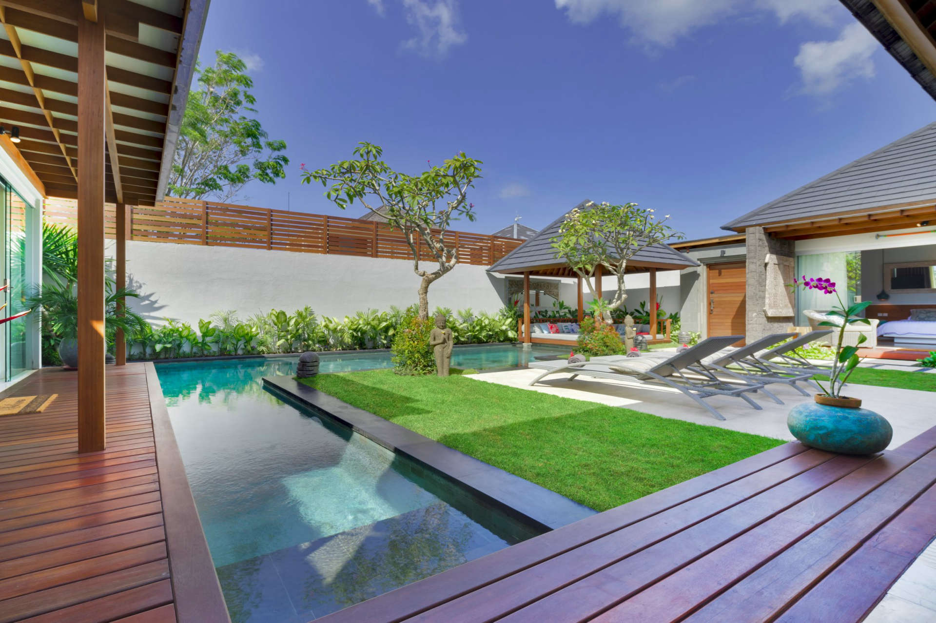 Stellen Sie sich vor, Ihre Familie mietet eine luxuriöse Ferienvilla in der Nähe der Hauptattraktionen von Seminyak, Villa Bali 2043