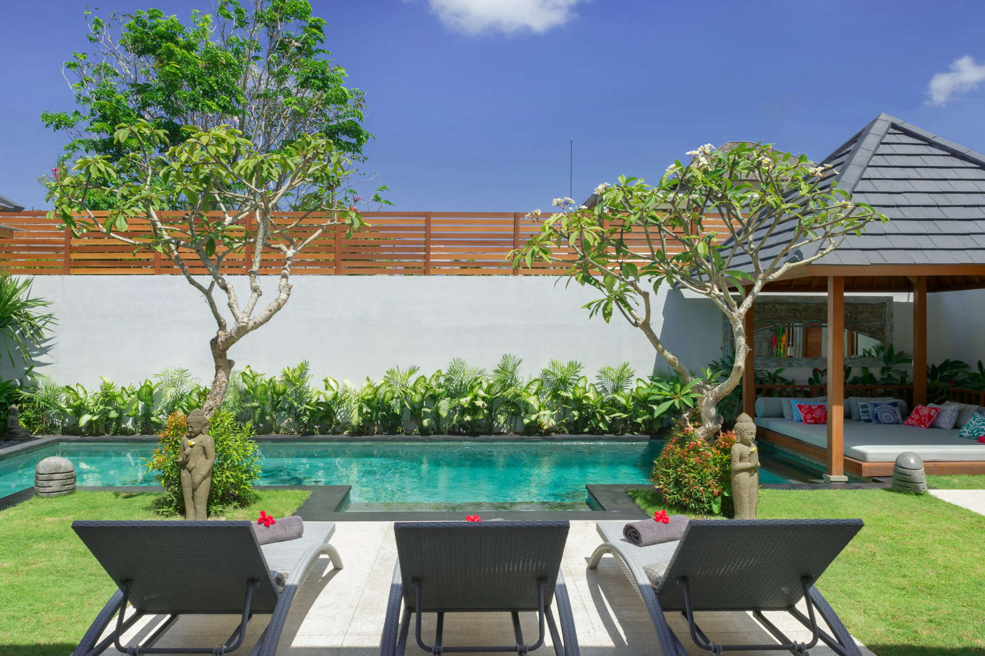 Stellen Sie sich vor, Ihre Familie mietet eine luxuriöse Ferienvilla in der Nähe der Hauptattraktionen von Seminyak, Villa Bali 2043
