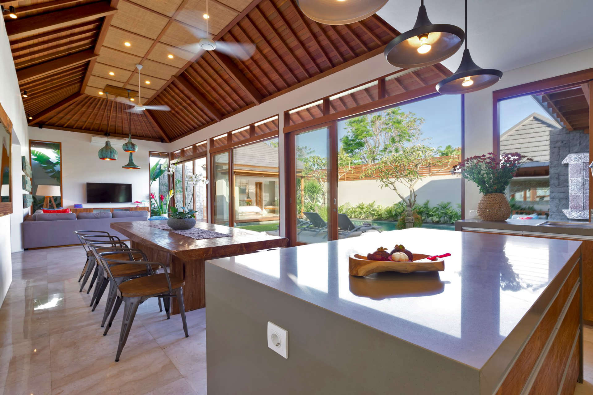 Stellen Sie sich vor, Ihre Familie mietet eine luxuriöse Ferienvilla in der Nähe der Hauptattraktionen von Seminyak, Villa Bali 2043