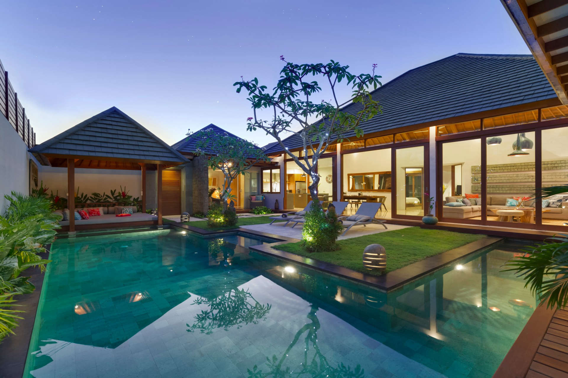 Stellen Sie sich vor, Ihre Familie mietet eine luxuriöse Ferienvilla in der Nähe der Hauptattraktionen von Seminyak, Villa Bali 2043