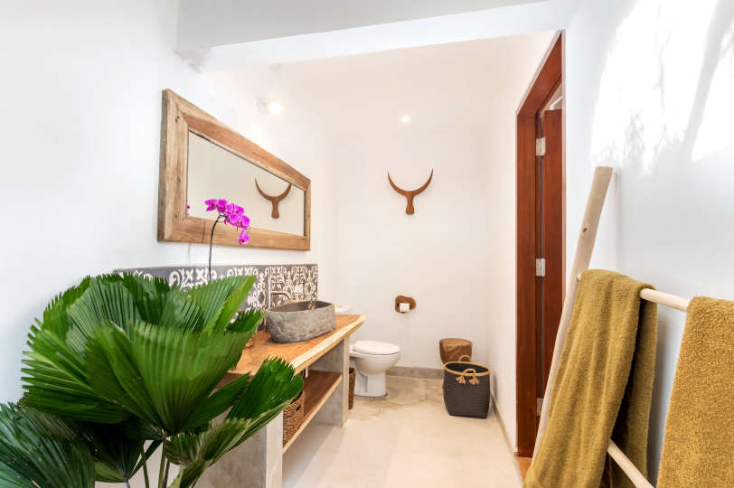 Wunderschöne 5-Sterne-Ferienvilla in bester Lage in Seminyak, Villa Bali 2046