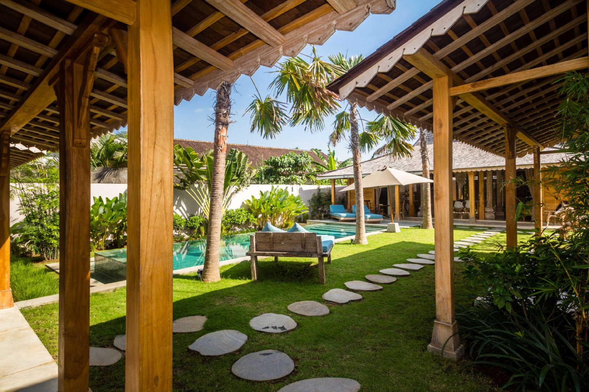 Stellen Sie sich vor: Genießen Sie Ihren Urlaub in einer luxuriösen 5-Sterne-Villa in Kerobokan, günstiger als ein Hotel, Villa Bali 2072