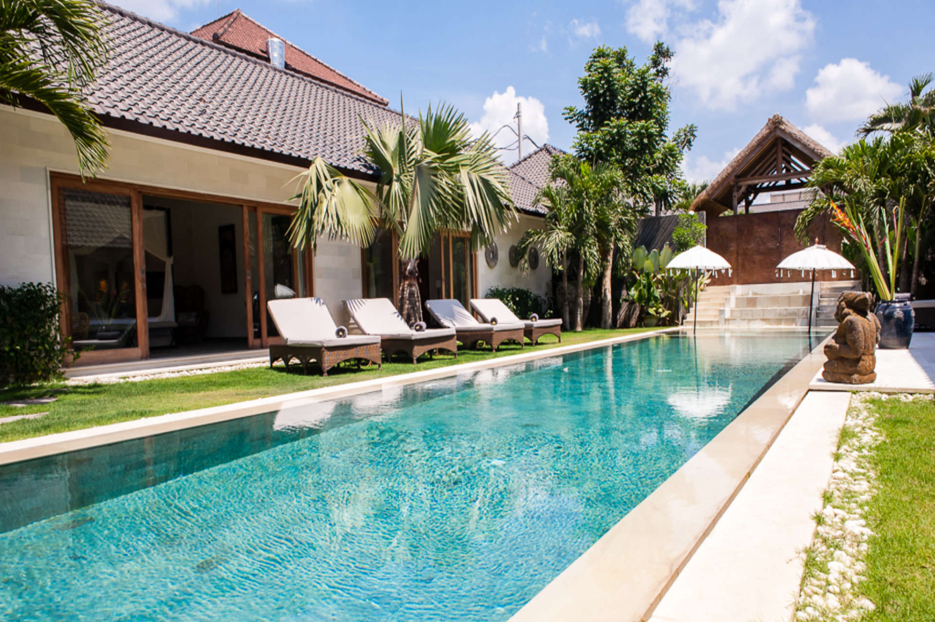 Stellen Sie sich vor, Ihre Familie mietet eine luxuriöse Ferienvilla in der Nähe der Hauptattraktionen von Seminyak, Villa Bali 2073
