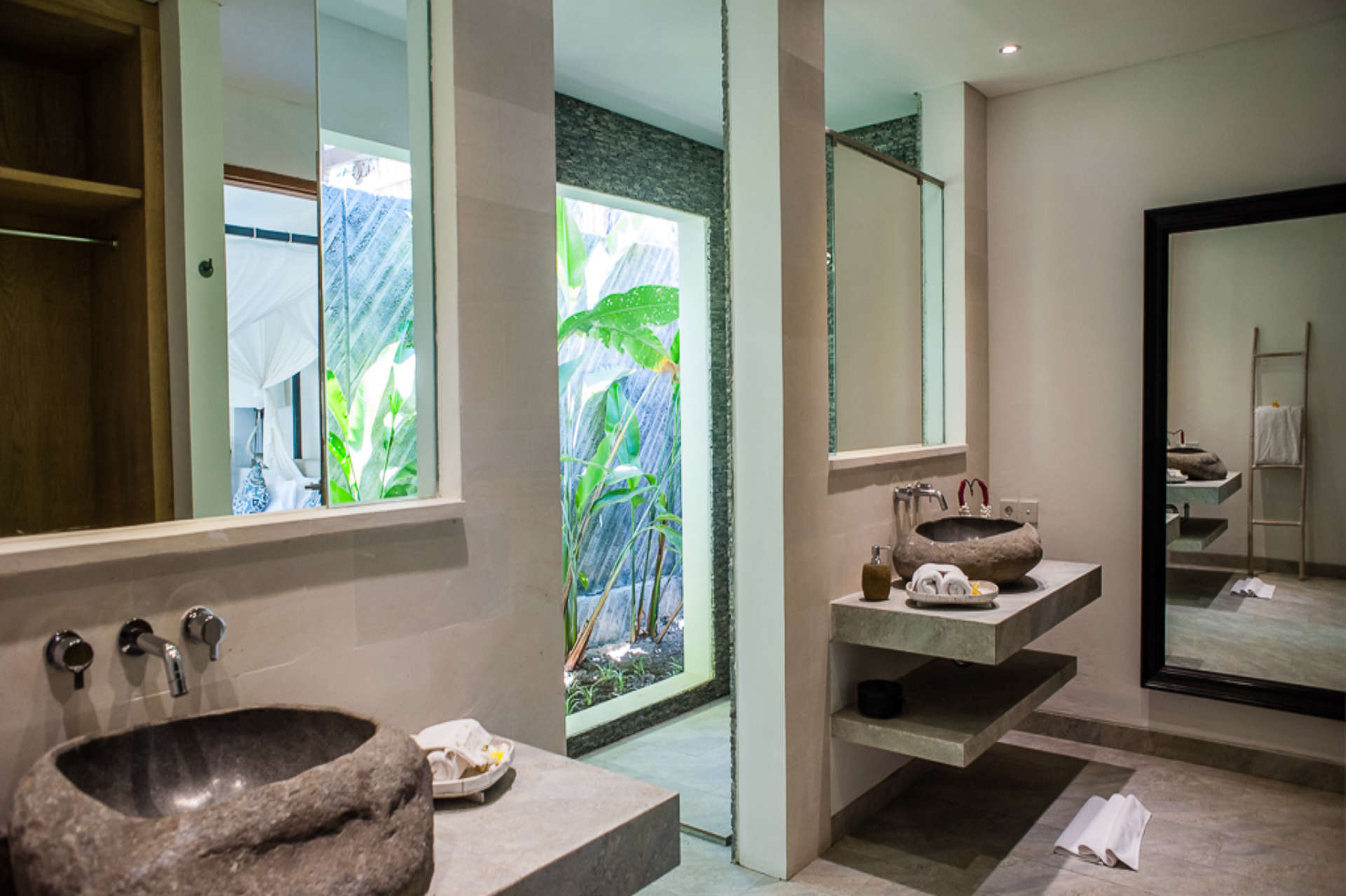 Stellen Sie sich vor, Ihre Familie mietet eine luxuriöse Ferienvilla in der Nähe der Hauptattraktionen von Seminyak, Villa Bali 2073