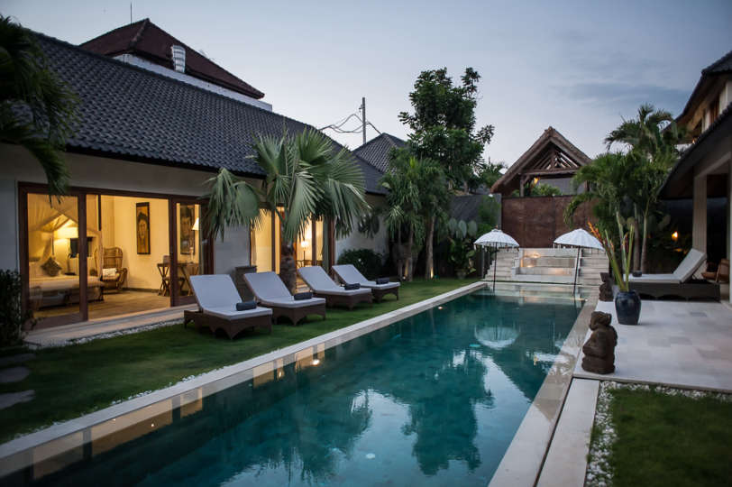 Stellen Sie sich vor, Ihre Familie mietet eine luxuriöse Ferienvilla in der Nähe der Hauptattraktionen von Seminyak, Villa Bali 2073