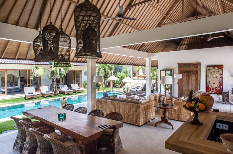 Stellen Sie sich vor, Ihre Familie mietet eine luxuriöse Ferienvilla in der Nähe der Hauptattraktionen von Seminyak, Villa Bali 2073