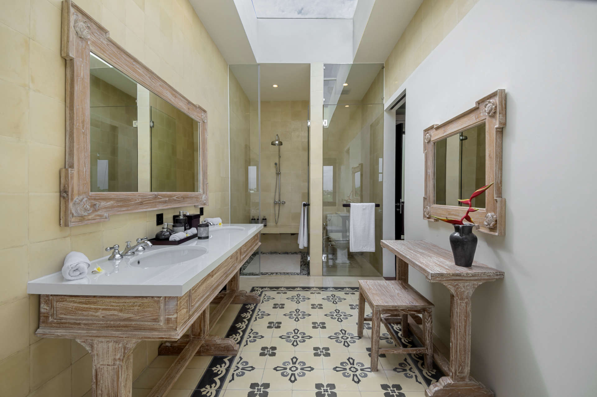 Wunderschöne 5-Sterne-Villa in bester Umalas-Lage, Bali Villa 2076