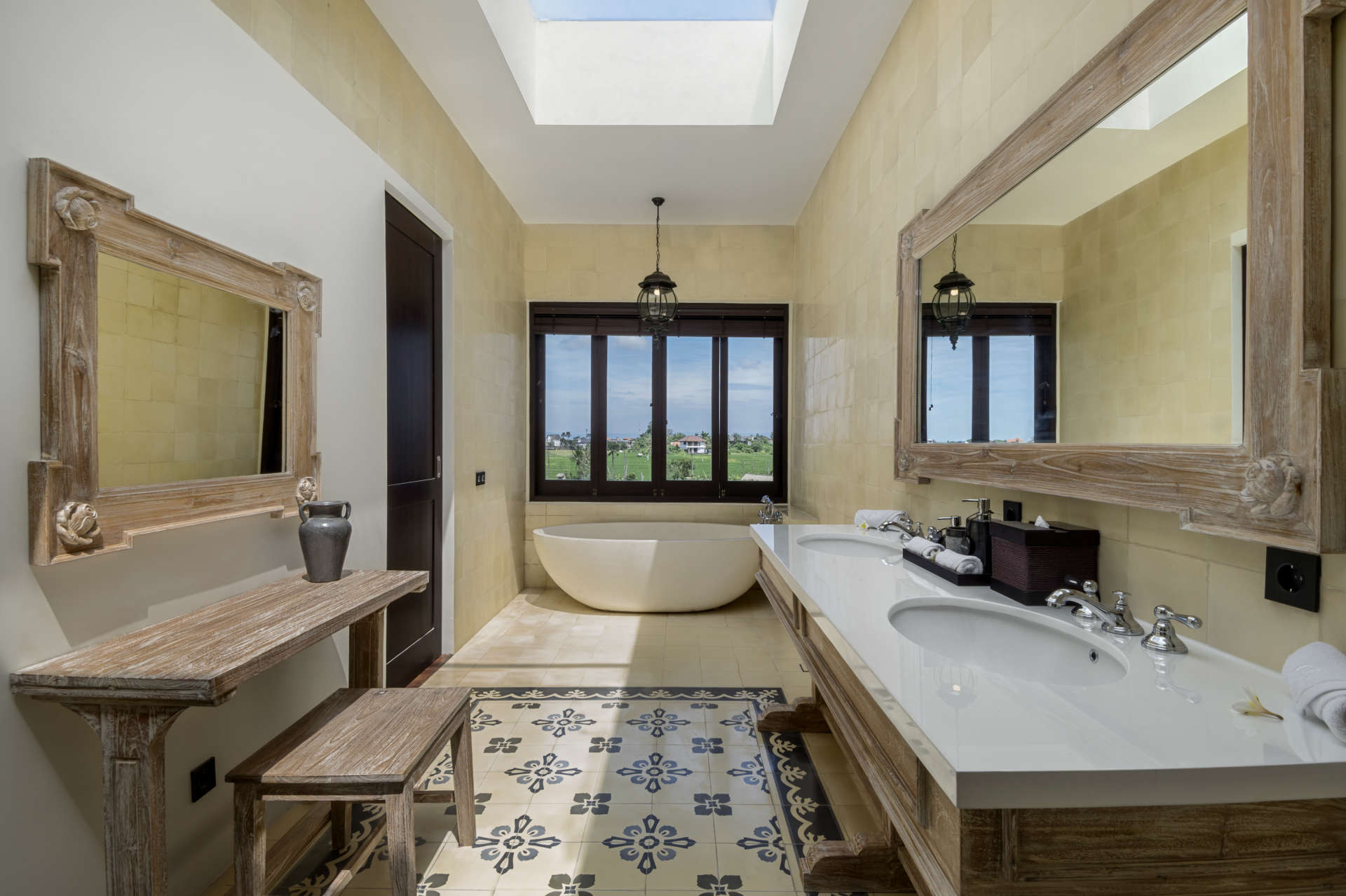 Wunderschöne 5-Sterne-Villa in bester Umalas-Lage, Bali Villa 2076