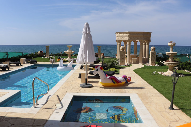 Stellen Sie sich vor, Sie mieten Ihre eigene 5-Sterne-Privatvilla am Strand auf Zypern, Paphos Villa 1410, Paphos, Cyprus