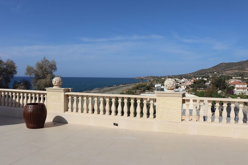 Stellen Sie sich vor, Sie mieten Ihre eigene 5-Sterne-Privatvilla am Strand auf Zypern, Paphos Villa 1410