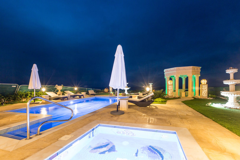 Stellen Sie sich vor, Sie mieten Ihre eigene 5-Sterne-Privatvilla am Strand auf Zypern, Paphos Villa 1410