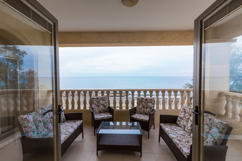 Stellen Sie sich vor, Sie mieten Ihre eigene 5-Sterne-Privatvilla am Strand auf Zypern, Paphos Villa 1410