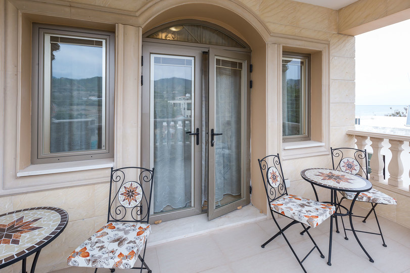 Stellen Sie sich vor, Sie mieten Ihre eigene 5-Sterne-Privatvilla am Strand auf Zypern, Paphos Villa 1410