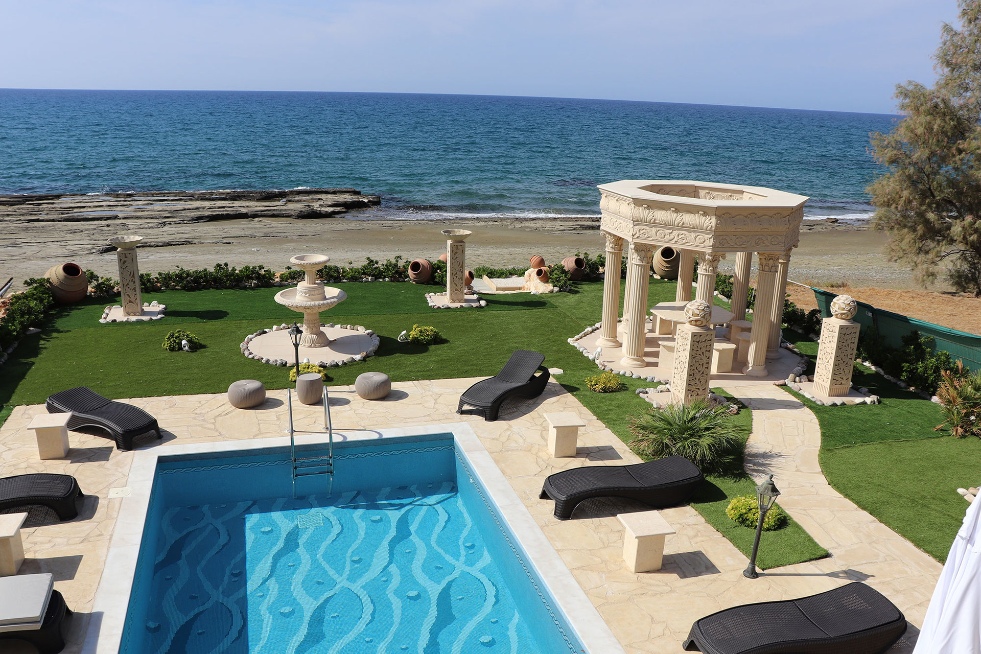 Stellen Sie sich vor, Sie mieten Ihre eigene 5-Sterne-Privatvilla am Strand auf Zypern, Paphos Villa 1411