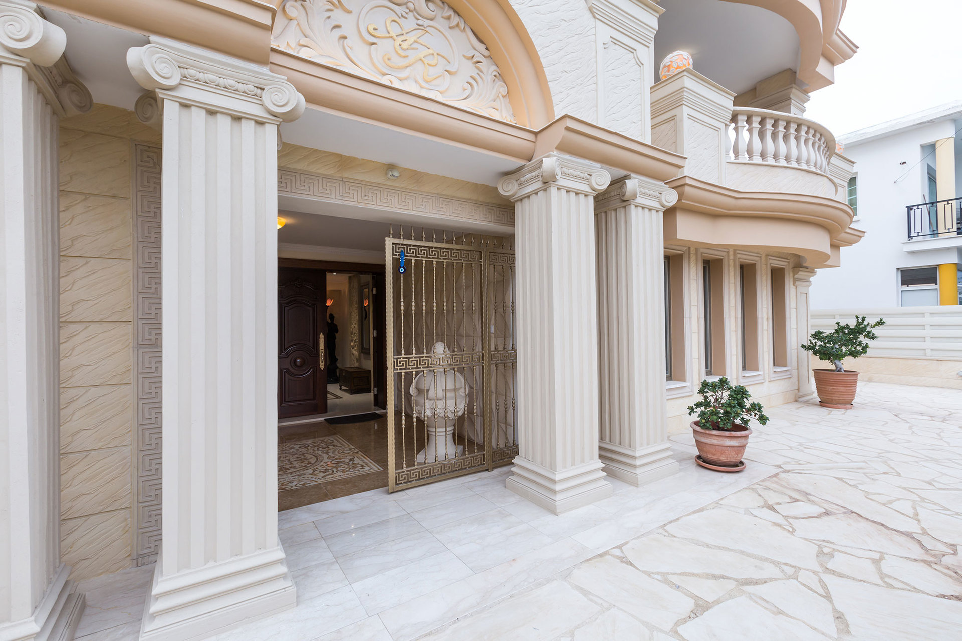 Stellen Sie sich vor, Sie mieten Ihre eigene 5-Sterne-Privatvilla am Strand auf Zypern, Paphos Villa 1411