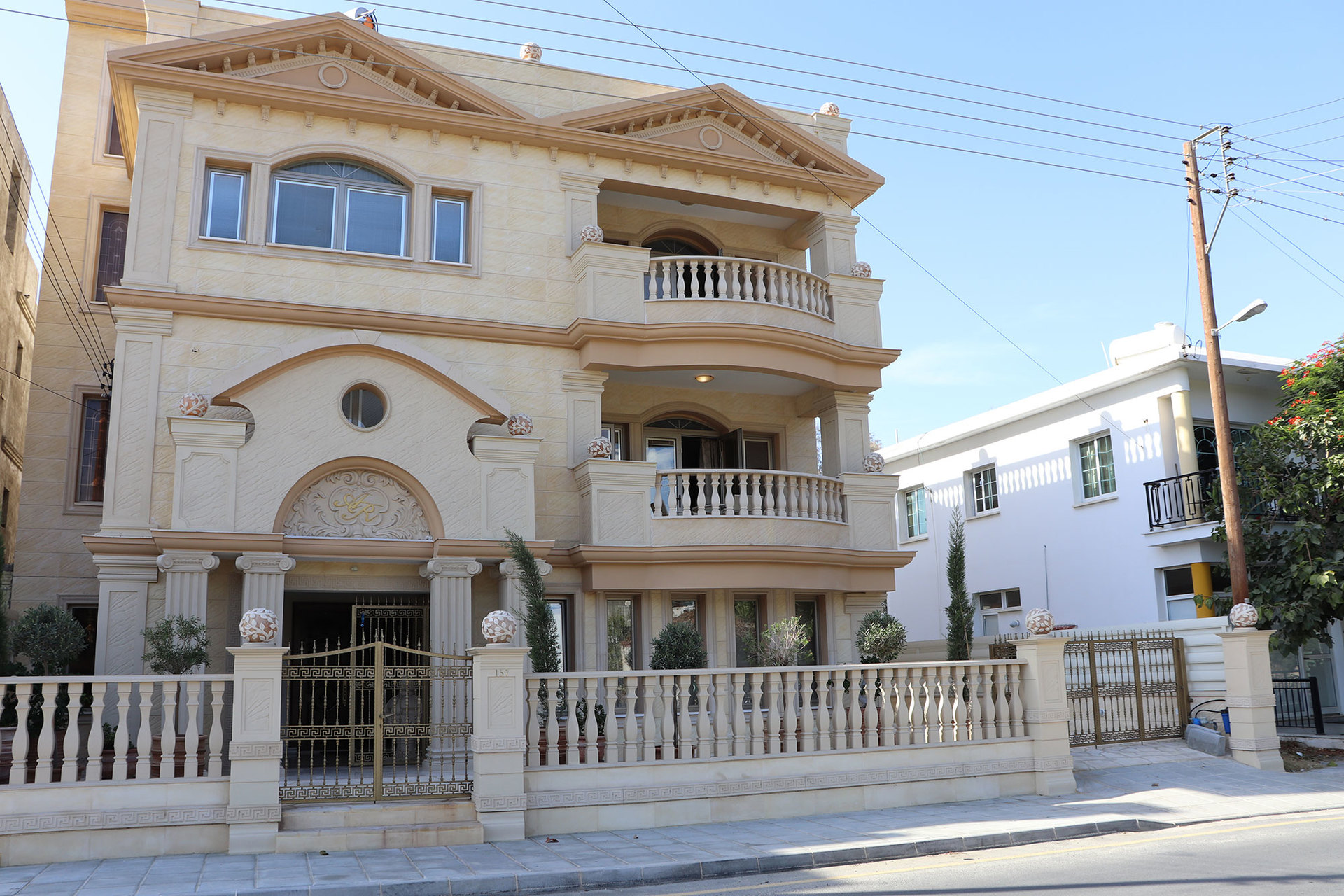 Stellen Sie sich vor, Sie mieten Ihre eigene 5-Sterne-Privatvilla am Strand auf Zypern, Paphos Villa 1411