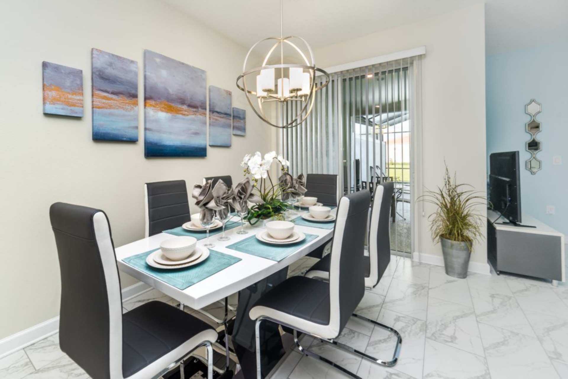 Sie und Ihre Familie werden dieses 5-Sterne-Haus mit privatem Pool im Storey Lake Resort, Orlando TownHome 1004, lieben