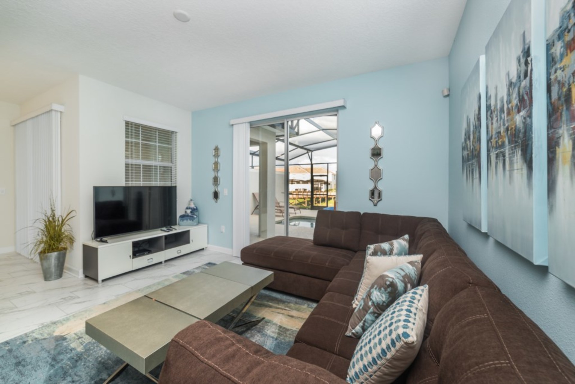 Sie und Ihre Familie werden dieses 5-Sterne-Haus mit privatem Pool im Storey Lake Resort, Orlando TownHome 1004, lieben