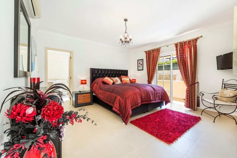 5-Sterne-Villa Almond – Exklusiver Pool & Unterhaltung