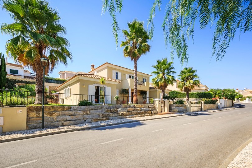 5-Sterne-Villa Almond – Exklusiver Pool & Unterhaltung