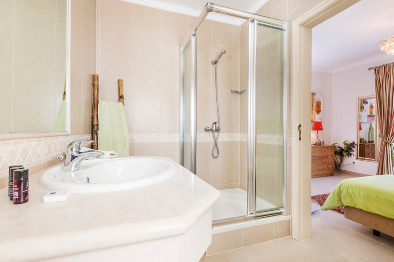 5-Sterne-Villa Almond – Exklusiver Pool & Unterhaltung