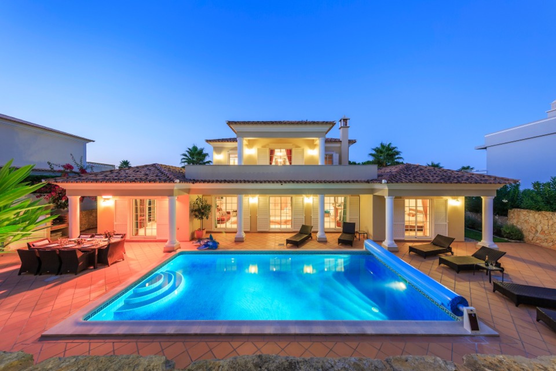5-Sterne-Villa Almond – Exklusiver Pool & Unterhaltung