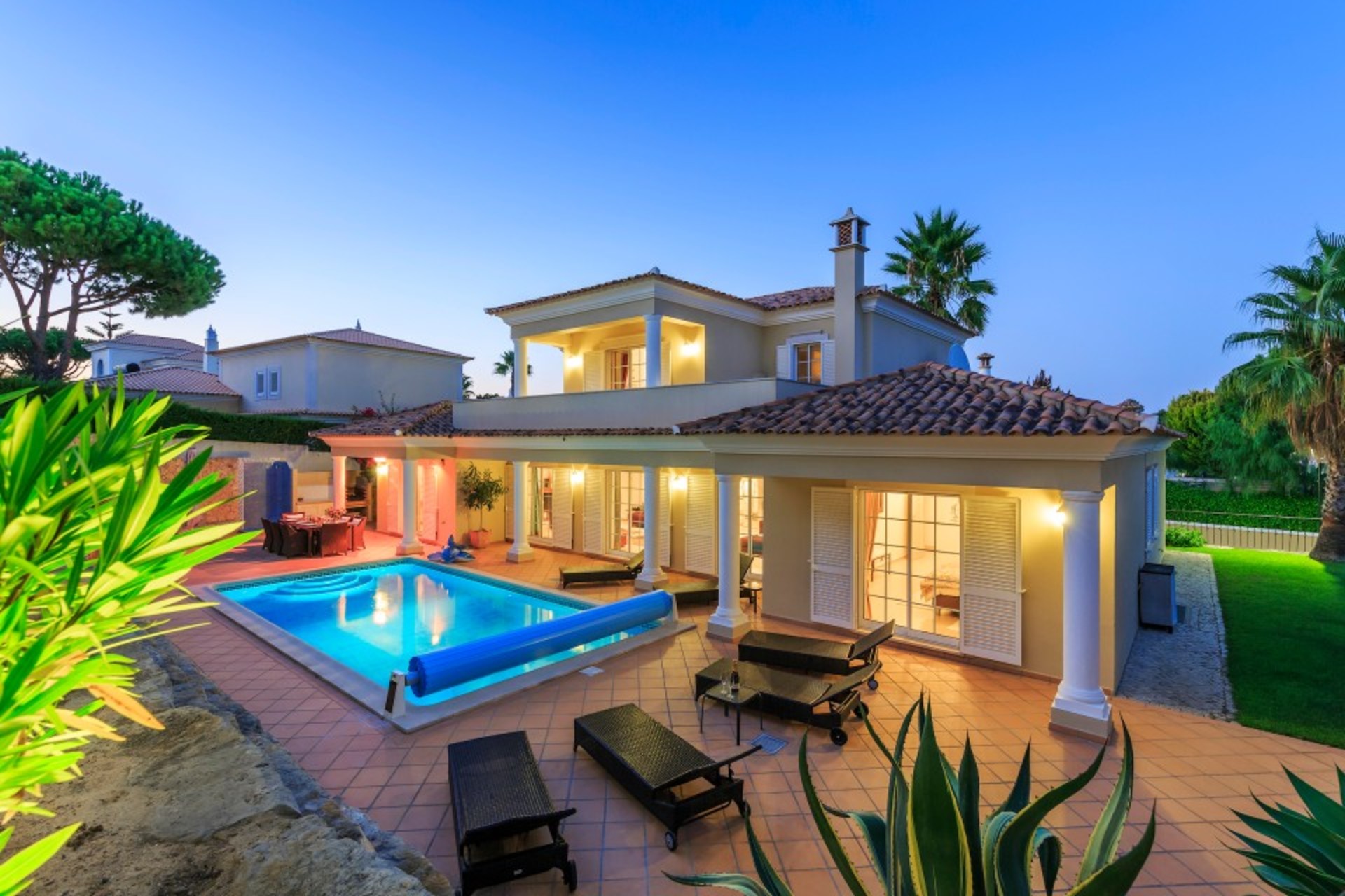 5-Sterne-Villa Almond – Exklusiver Pool & Unterhaltung