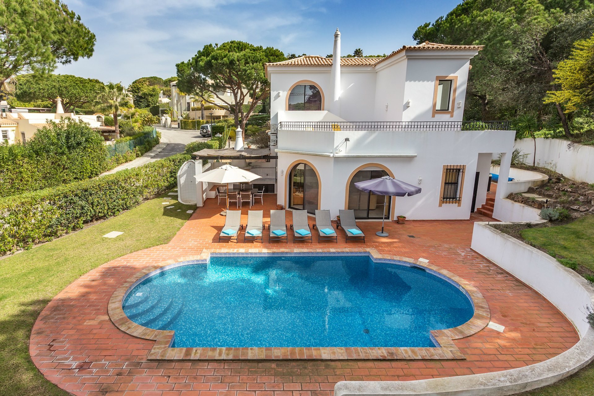 5-Sterne-Villa Pinheiro – Luxus mit privatem Pool und Garten