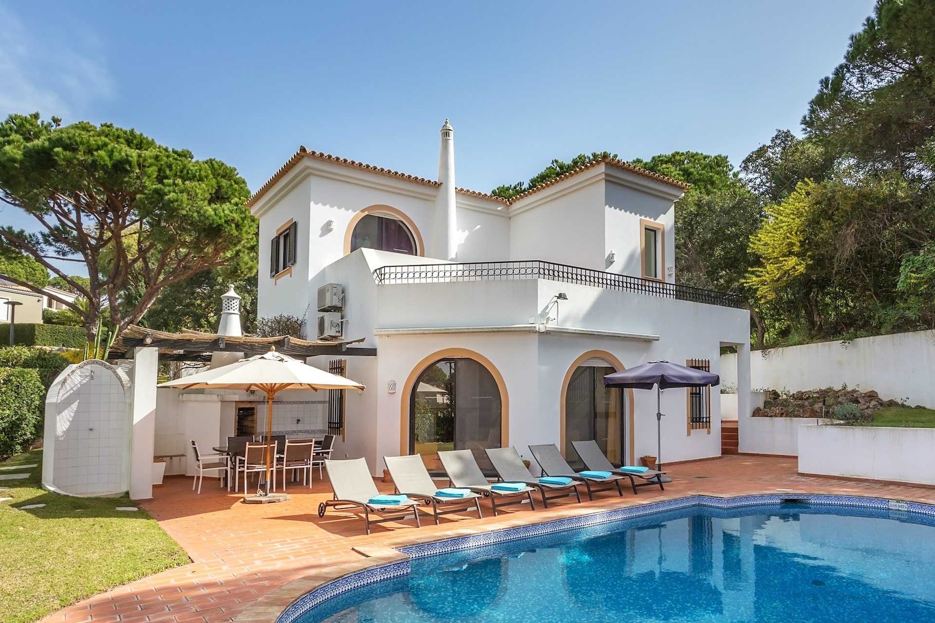 5-Sterne-Villa Pinheiro – Luxus mit privatem Pool und Garten