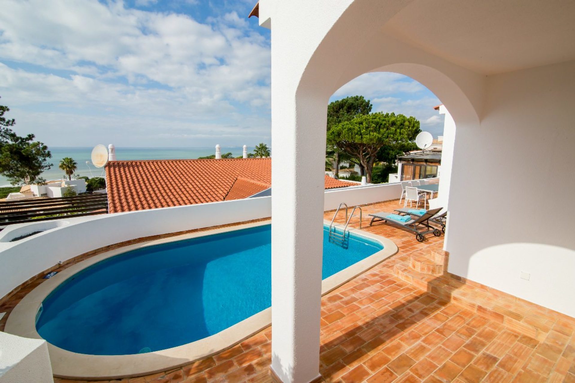 5-Sterne-Villa Alegria – Luxuriöser Meerblick & Pool-Refugium