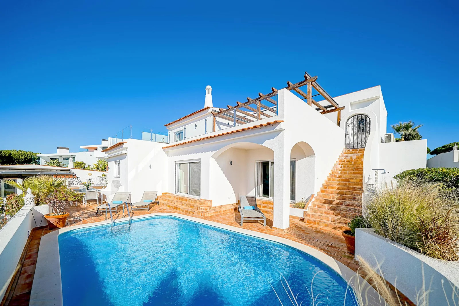 5-Sterne-Villa Alegria – Luxuriöser Meerblick & Pool-Refugium
