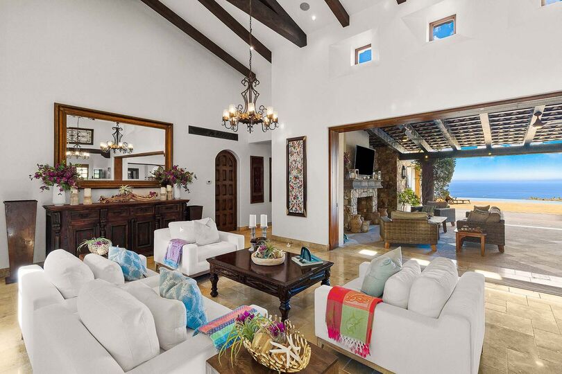 Luxuriöse 5-Sterne-Villa in San José: Pool- und Strandglück!