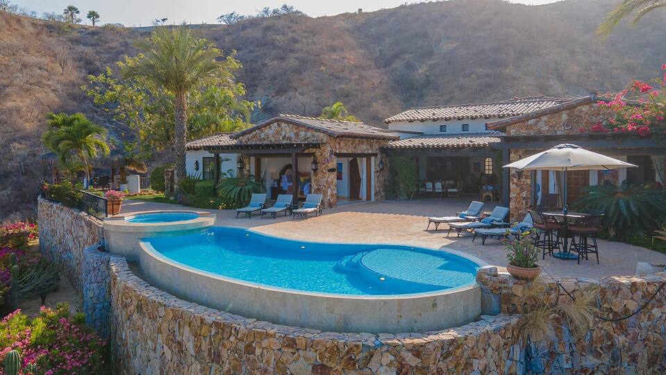 Luxuriöse 5-Sterne-Villa in San José: Pool- und Strandglück!