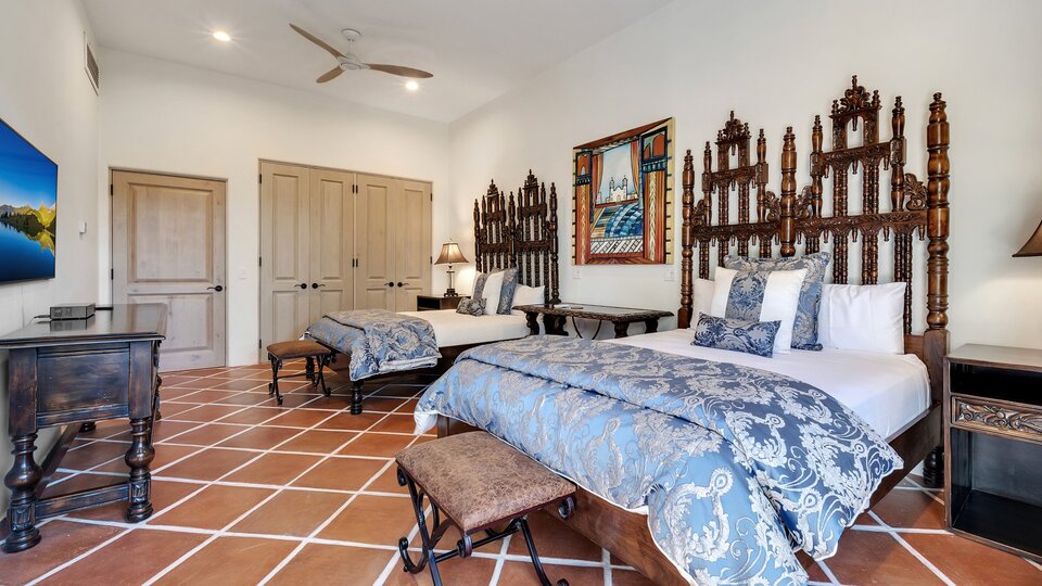 Stellen Sie sich vor, wie Sie an Ihrem privaten Pool in Cabo San Lucas entspannen und Ihr Lieblingsbuch lesen, Villa 1028 in Cabo San Lucas