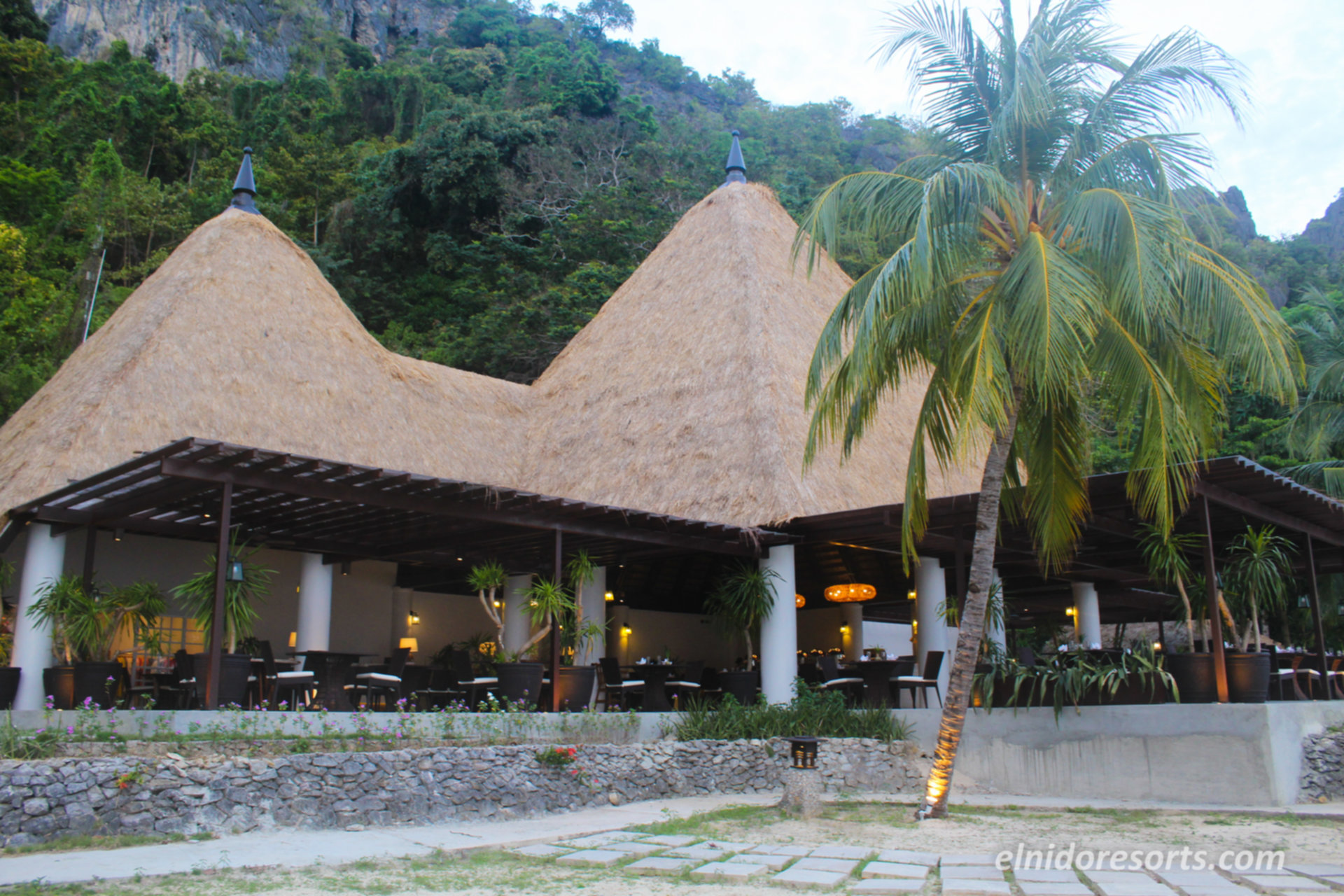 Exklusives 5-Sterne-Wasser-Cottage im Apulit Island Resort, El Nido Cottage 1001