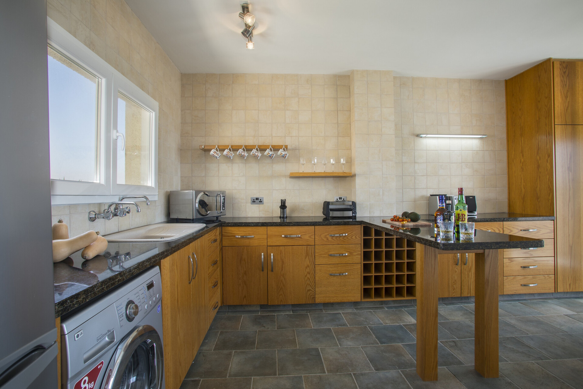 Stellen Sie sich vor, Sie und Ihre Familie mieten dieses perfekte Ferienapartment nur wenige Minuten vom Strand entfernt, Larnaca Apartment 1383