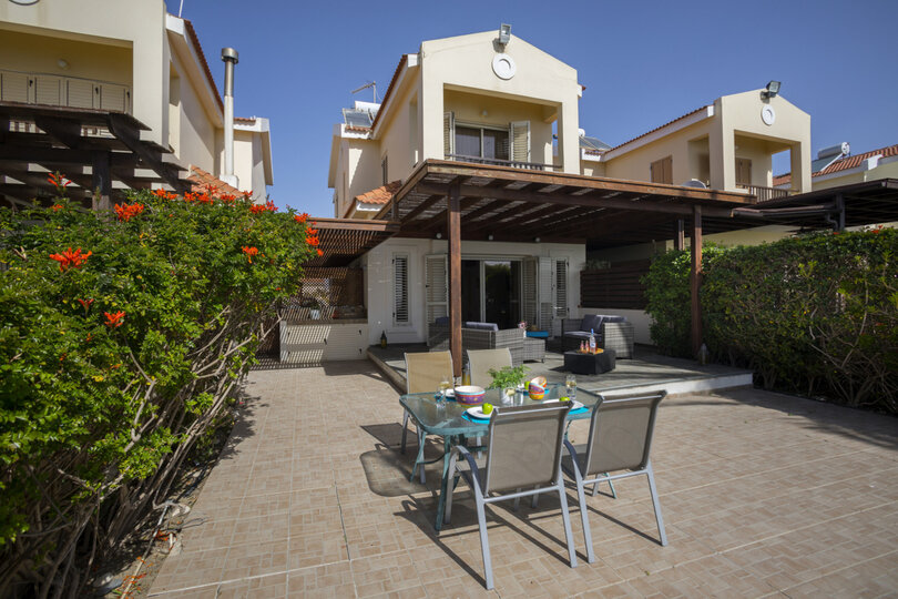 Der ultimative Leitfaden zur Anmietung Ihrer luxuriösen 3-Schlafzimmer-Villa am Strand, Larnaca Villa 1394