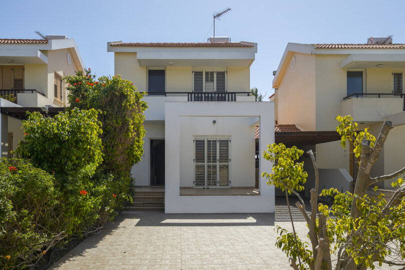 Der ultimative Leitfaden zur Anmietung Ihrer luxuriösen 3-Schlafzimmer-Villa am Strand, Larnaca Villa 1394