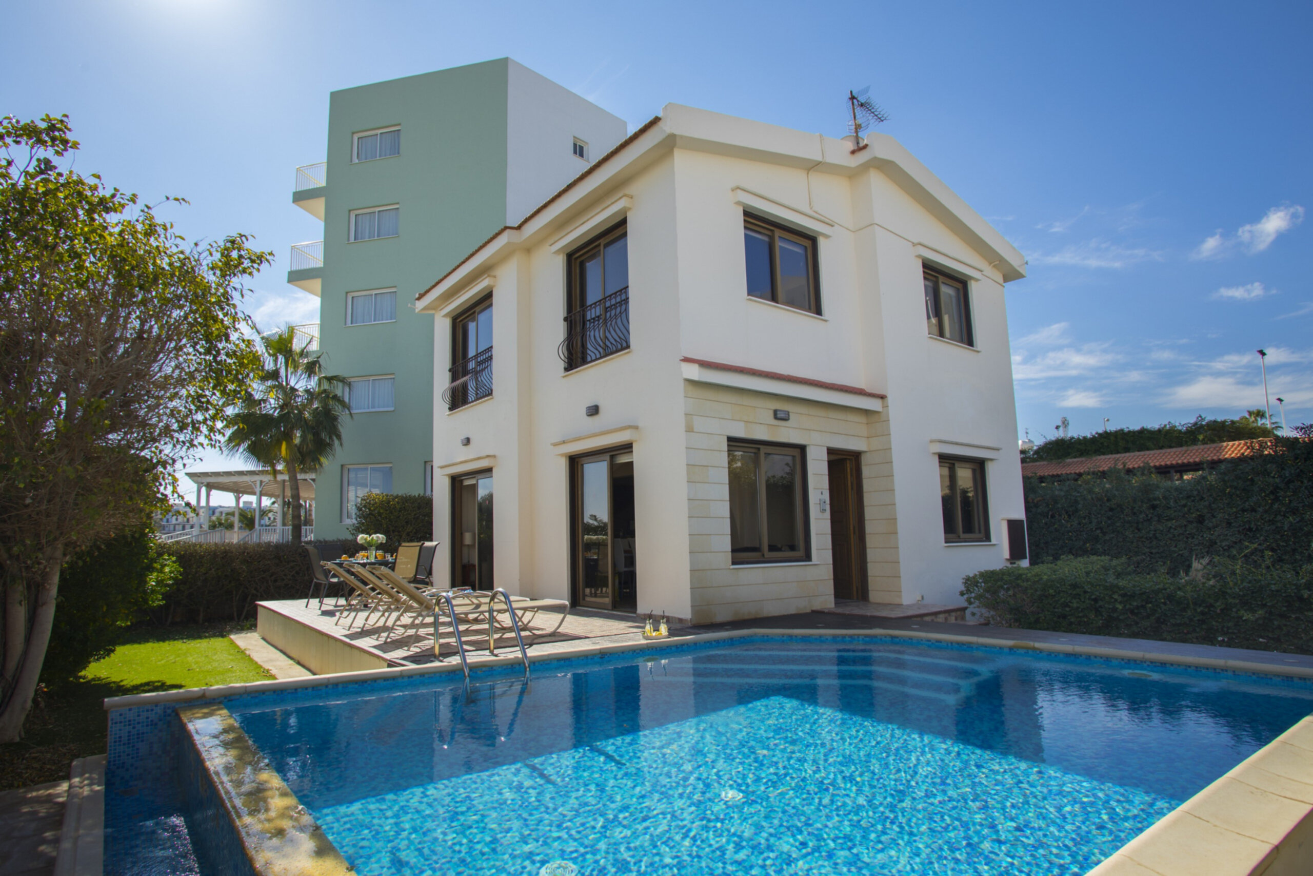 Stellen Sie sich vor, Ihre Familie mietet diese Villa im zeitgenössischen Stil, Protaras Villa 1466
