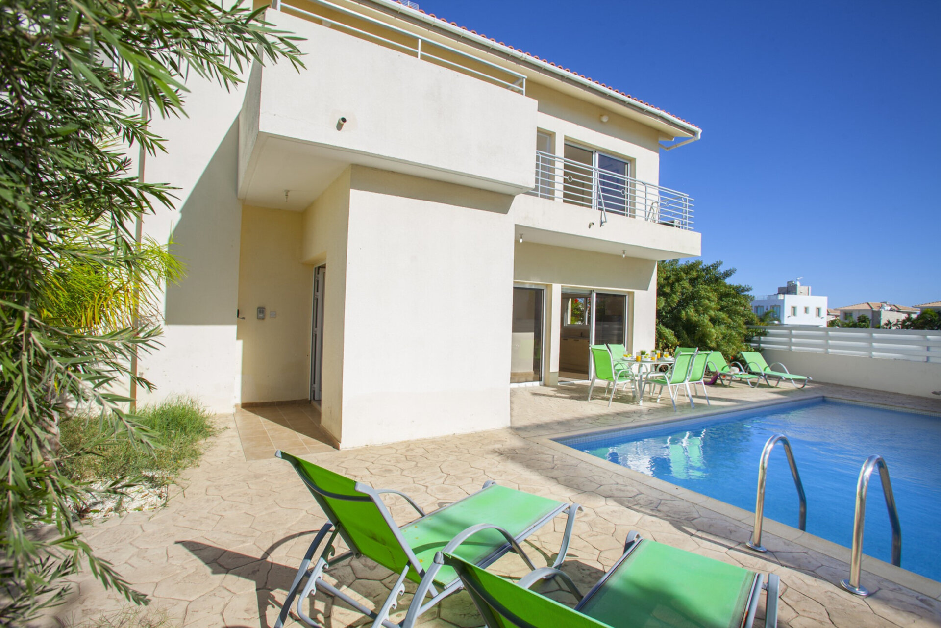 Stellen Sie sich vor, Sie und Ihre Familie mieten diese Luxusvilla in Protaras, nur wenige Minuten vom Strand entfernt, Protaras Villa 1477