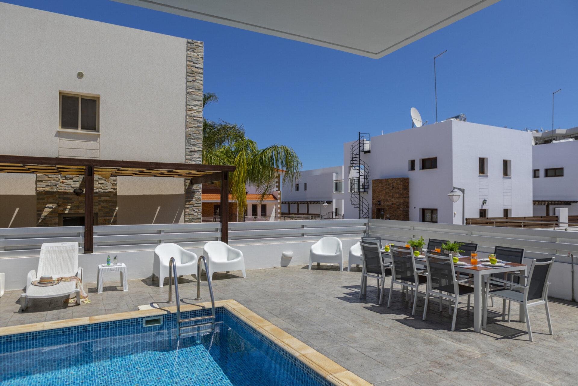 Sie und Ihre Familie werden diese 5-Sterne-Villa mit privatem Pool, Protaras Villa 1500, lieben
