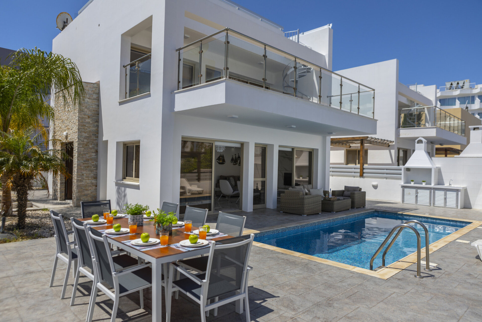Sie und Ihre Familie werden diese 5-Sterne-Villa mit privatem Pool, Protaras Villa 1500, lieben