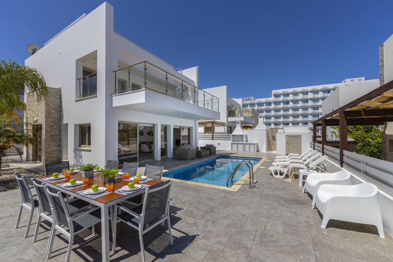 Sie und Ihre Familie werden diese 5-Sterne-Villa mit privatem Pool, Protaras Villa 1500, lieben