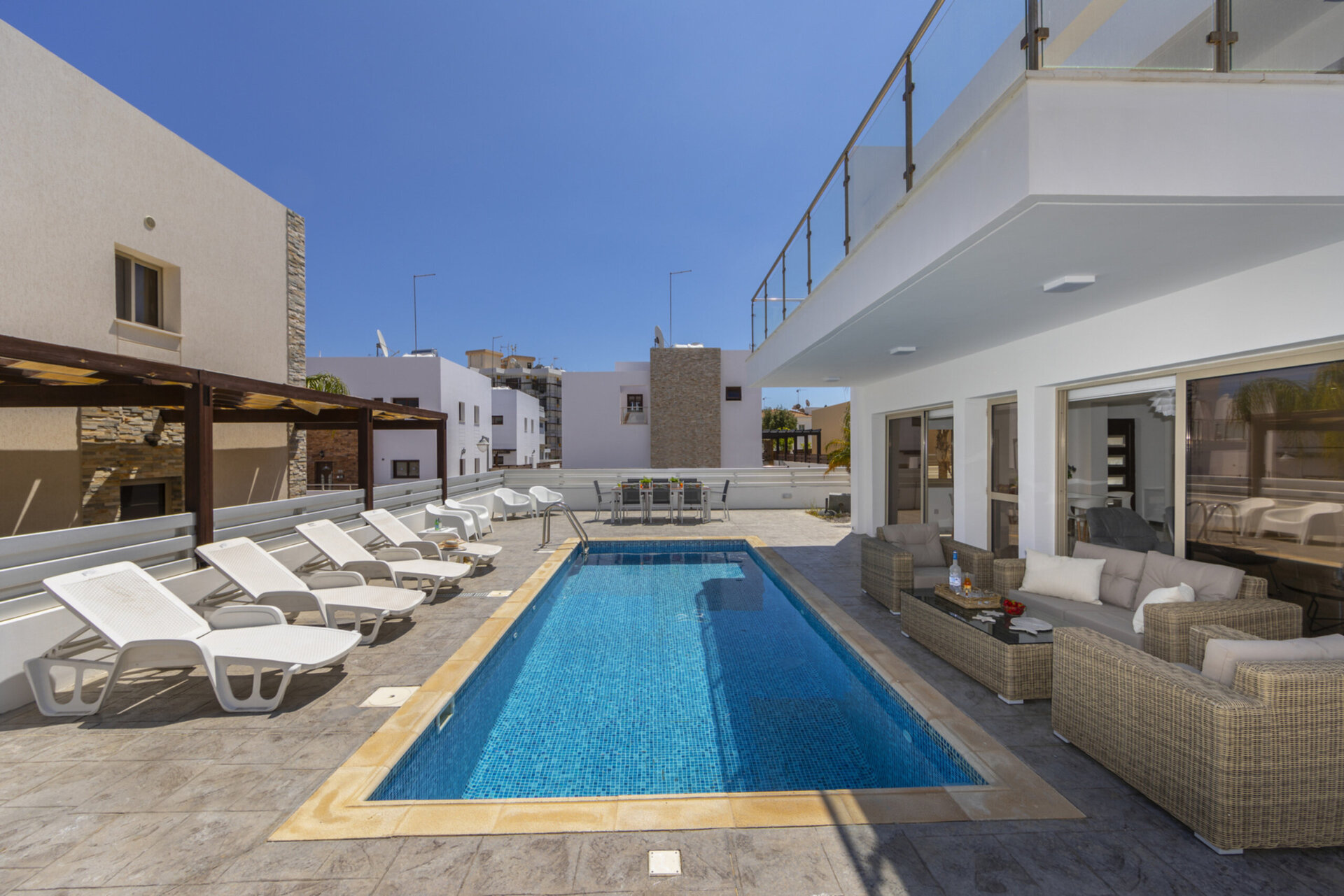Sie und Ihre Familie werden diese 5-Sterne-Villa mit privatem Pool, Protaras Villa 1500, lieben